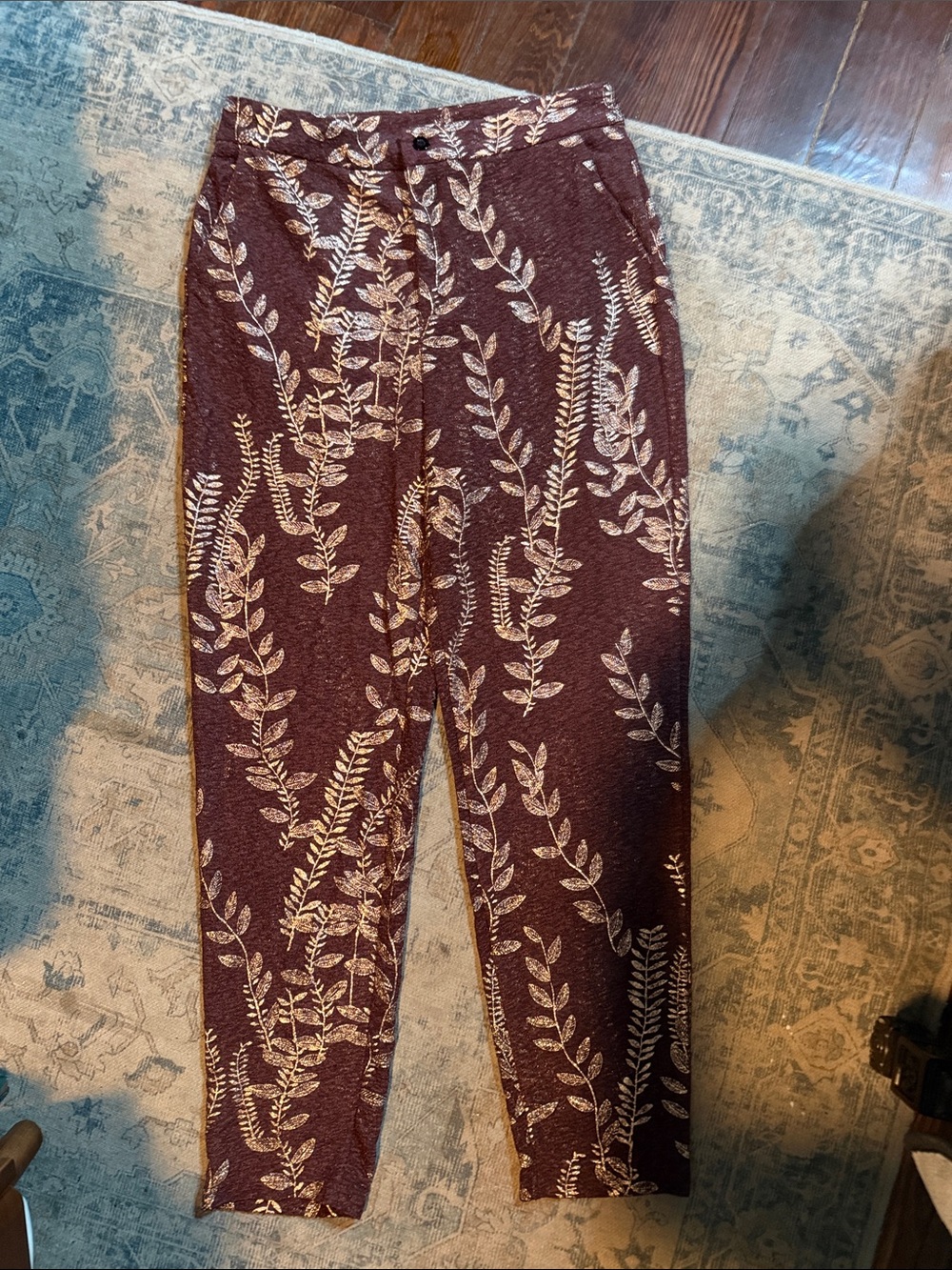 SHEIN Maroon Leaf-Print Cropped Tapered Pants